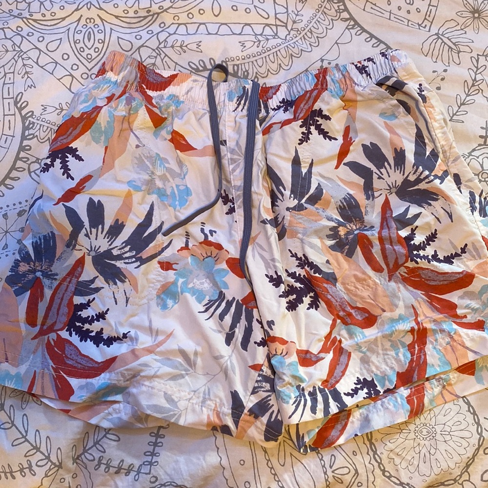 Columbia Women’s Sandy River patterned shorts